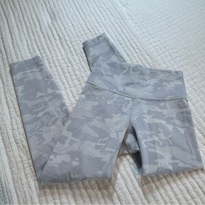 Lululemon Wunder Under Tight 25" Incognito
Camo Jacquard Alpine White Camo